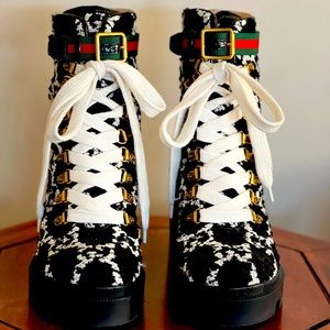 Gucci Women’s Lace Up Boots. Worn Twice Only! Authentic. Size 37 1/2. Like New!